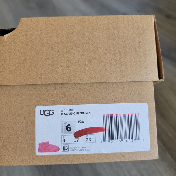 UGG Classic Ultra Mini Boot - Picture 9 of 9